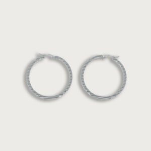 Arracadas de plata artesanal con diseño reticulado, joyería de lujo hecha a mano, estilo elegante y contemporáneo.