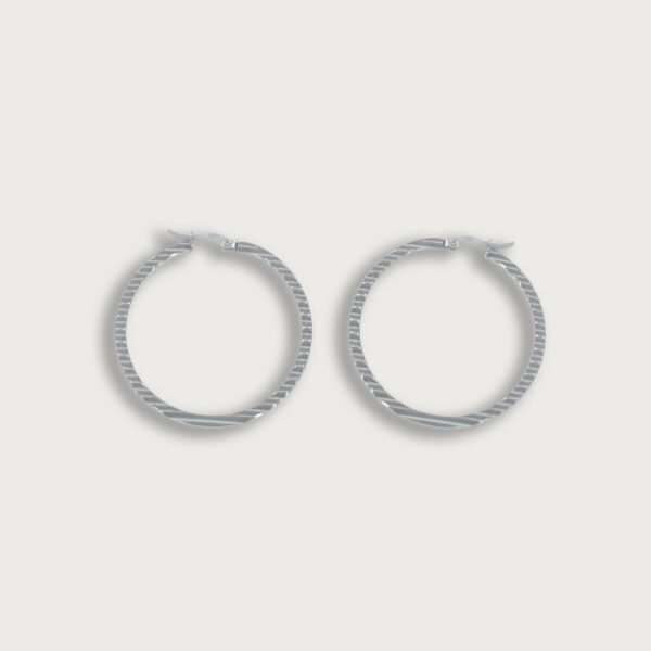AG-925-NO-AR-M-D-GX-PR-001-01 Arracadas de plata artesanal con diseño reticulado, joyería de lujo hecha a mano, estilo elegante y contemporáneo.