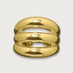 Anillo de chapa de oro 18K con diseño triple y acabado pulido, una pieza moderna y elegante para resaltar tu estilo con un toque de lujo.