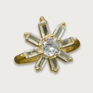 Anillo de chapa de oro 18K con diseño de estrella y piedras brillantes, una pieza elegante y llamativa que resalta con su brillo y sofisticación.