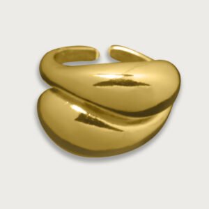 Anillo de chapa de oro 18K con diseño escultural y acabado pulido, una pieza elegante y moderna para un toque único de sofisticación.