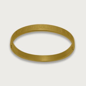 Brazalete en chapa de oro 18K grabado con números romanos, con un diseño elegante y pulido.